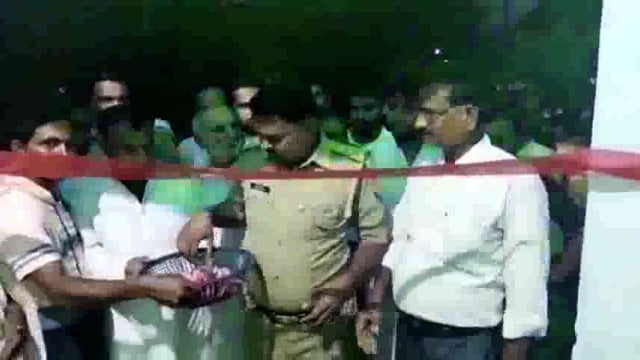 तंबौर में हजरत बुरहानुद्दीन शाह सालाना उर्स मेले का थाना अध्यक्ष वरिष्ठ पत्रकार के द्वारा फीता काटकर शुभारंभ किया गया