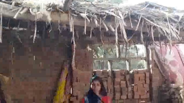 लहरपुर में पीड़िता को नहीं मिला प्रधानमंत्री आवास योजना का लाभ आवास के लिए भटक रही पीड़िता