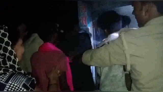 सीतापुर के गौड़ेचा चौराहे पर स्थित शुभम सोनी की ज्वेलर्स दुकान में अज्ञात कारणों के चलते लगी आग लाखों का सामान जला 