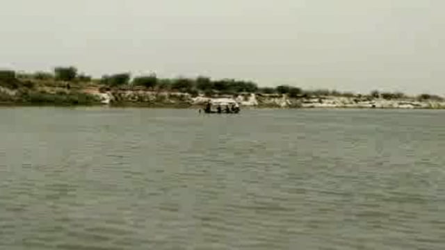 सरेनी थाना क्षेत्र के गंगासो गंगा घाट में परिवार संगगंगा स्नान करने आए एक युवक और युवती गहरे गंगा नदी में डूबे तलाश शुरू