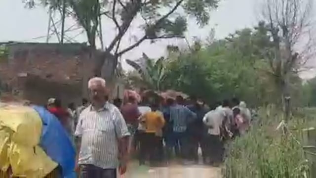 नवाबगंज थाना क्षेत्र अंतर्गत गांव चक्रपान में मां की डांट से आहत 13 वर्षीय बालिका चढ़ई टावर पर