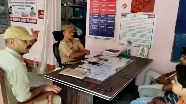 मिश्रौलिया पुलिस द्वारा बढ़ते साइबर अपराध को देखते हुए सभी ग्राहक सेवा केंद्र संचालकों के साथ की गई बैठक ।