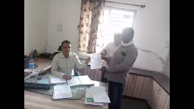 शेतकऱ्याच्या जमिनीचे जप्ती आदेश - शेतकरी संघटना आक्रमक



       