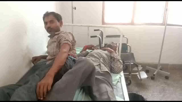 रुकुनपुर मोड़ के पास दो बाइकों की भिड़ंत में 4 लोग हुए घायल,कड़ा धाम पुलिस ने अपनी सरकारी जीप से पहुंचाया अस्पताल