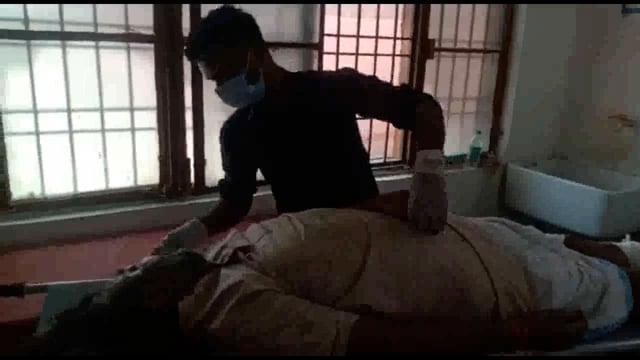 रुकुनपुर मोड़ के पास दो बाइकों की भिड़ंत में 4 लोग हुए घायल,कड़ा धाम पुलिस ने अपनी सरकारी जीप से पहुंचाया अस्पताल