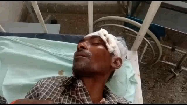 रुकुनपुर मोड़ के पास दो बाइकों की भिड़ंत में 4 लोग हुए घायल,कड़ा धाम पुलिस ने अपनी सरकारी जीप से पहुंचाया अस्पताल