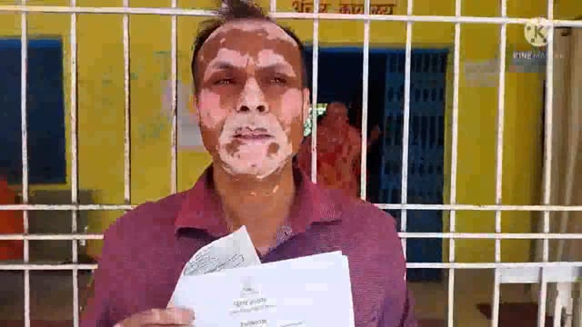 जमाबंदी ऑनलाइन कराने हेतु 3 वर्ष से रैयत अंचल कार्यालय का लगा रहे चक्कर अंचल कर्मी नहीं सुनते उनकी बात