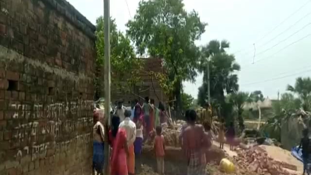 हिलसा प्रखंड के अरपा पंचायत में चल रहे पीएम आवास योजना कार्य का बीडीओ प्रिया कुमारी ने लिया जायजा