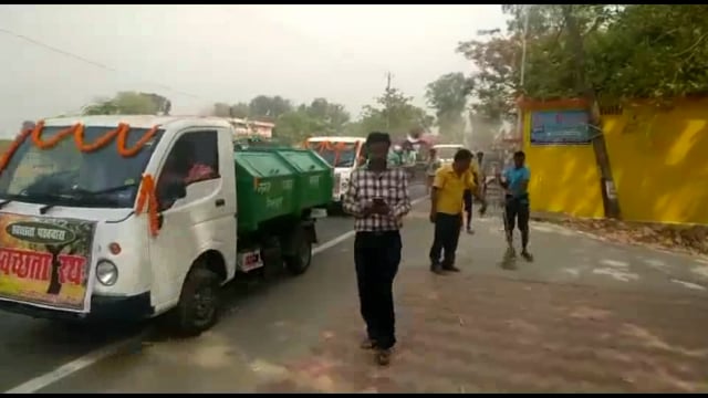 कबीर जयंती के अवसर पर नगर पंचायत अमरपुर के कार्यालय कर्मियों द्वारा निकाली गई स्वच्छता रैली 