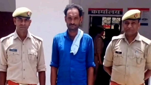 सीतापुर के महमूदाबाद पुलिस टीम द्वारा 2 वांछित वारंटी गिरफ्तार कर चालान न्यायालय भेजा गया 
