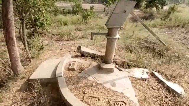 shravasti:कई महीनों से खराब पड़ा सरकारी हैंडपंप पेयजल की बनी समस्या ग्रामीणों ने की मरम्मत कार्य कराने की मांग