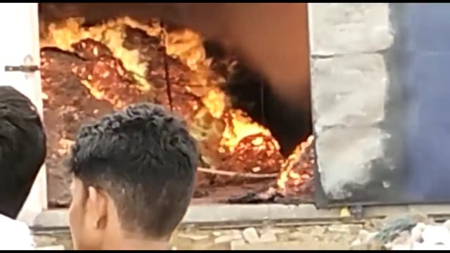 परसरा स्थित पूर्व BJP विधायक संजय कुमार गुप्ता की धान मिल में लगी भीषण आग,फायर ब्रिगेड की 4 गाड़ियों ने आग पर पाया काबू