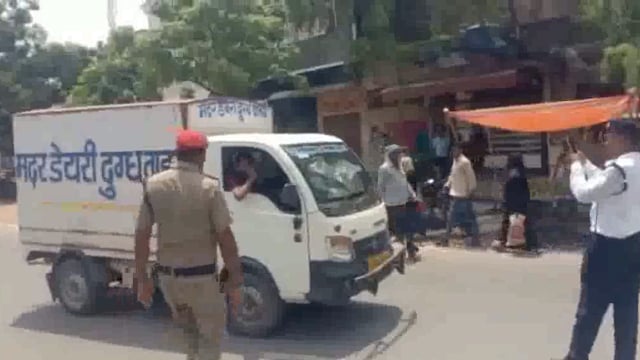 यातायात पुलिस ने सीट बेल्ट न  लगाएं चार पहिया वाहनों का किया चालान