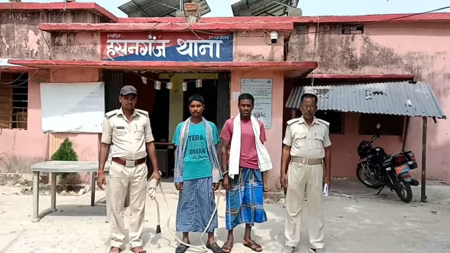 कदमटोला गांव की पक्की सड़क पर शराब के नशे में हंगामा करते दो लोगों को हसनगंज पुलिस ने किया गिरफ्तार, भेजा जेल