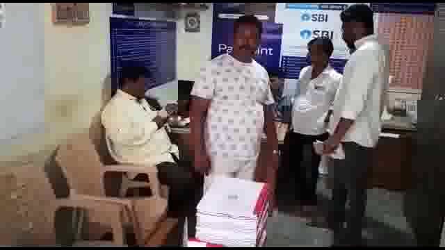 सार्वजनिक ठिकाणी थुंकणाऱ्यावर नगरपरिषदेची दंडात्मक कारवाई