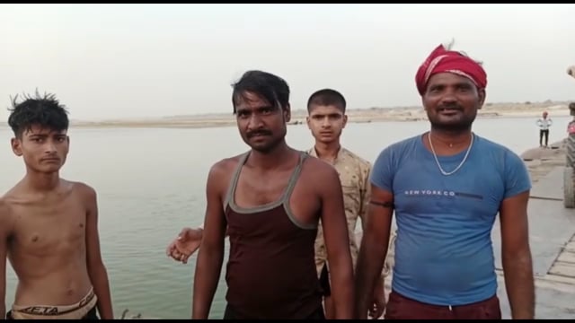 शक्तिपीठ का धाम में दर्शन पूजन को आए युवकों का गंगा स्नान के दौरान फिसला पैर, गोताखोरों ने कड़ी मशक्कत के बाद बचाया