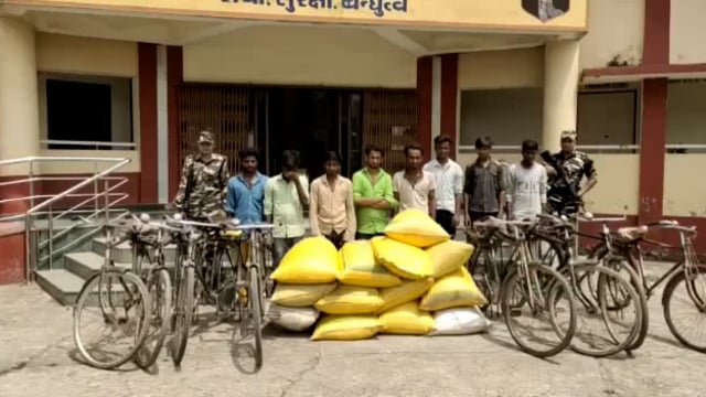 सिद्धार्थनगर जिले के धनौरा बार्डर के पास एसएसबी के जवानों सात तस्कर को किया गिरफ्तार 