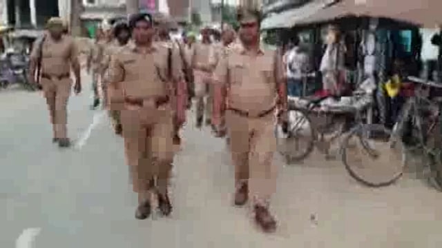 सिद्धार्थनगर जिले के गौरा मे संवेदनशील जगहों का अपर पुलिस अधीक्षक सुरेश चन्द्र रावत ने किया निरीक्षण 