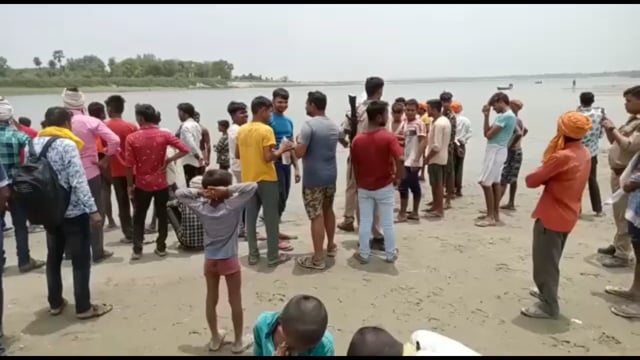 गोविंदपुर में दोस्तों के साथ गंगा नहाने गया युवक गंगा नदी में समाया, गोताखोर व कड़ा धाम पुलिस मौके पर मौजूद