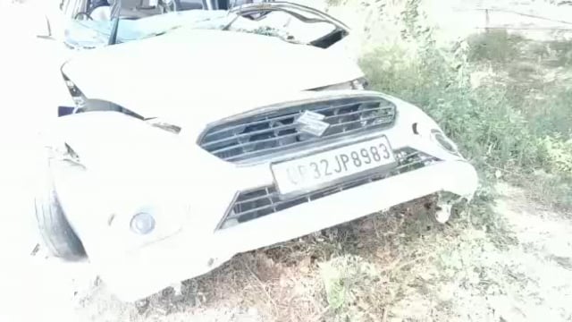 तेजरफ्तार कार अनियंत्रित होकर पेड़ से टकराई एक की दर्दनाक मौत,एक कि हालात गंभीर,ट्रामा रेफर