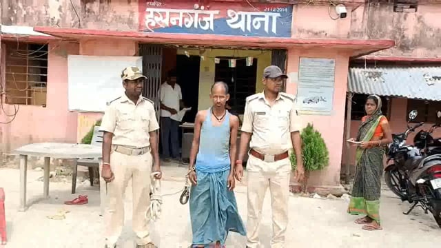 फुलवरिया गांव के पक्की सड़क से हसनगंज पुलिस ने 7 लीटर देसी शराब के साथ एक व्यक्ति को गिरफ्तार कर भेजा जेल
