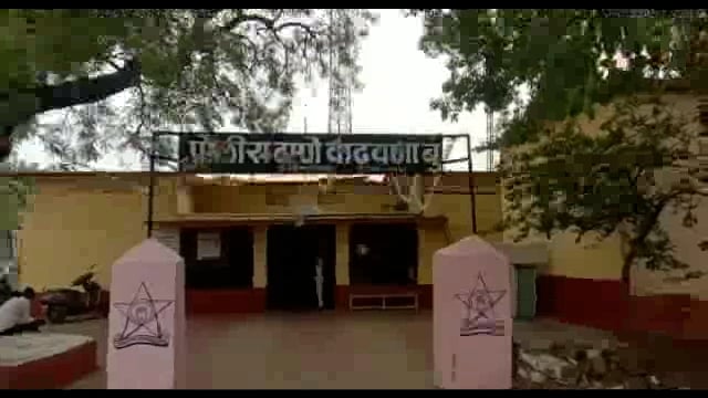 किणी यल्लादेवी येथे देशी दारूच्या अवैध धंद्यावार पोलिसांची धाड आरोपीवर गुन्हा दाखल