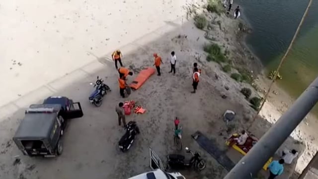 सरेनी क्षेत्र के गंगा शो गंगा घाट पर डूबी हुई युवती का शव हुई बरामद।