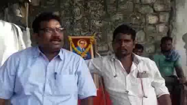 शासकीय गोदामपालने पोत्यामागे 4 ते 5 किलो धान्य कमी देत असल्याचा दलित सेनेचे तालुका अध्यक्ष अनिल सोमवंशी यांचा आरोप