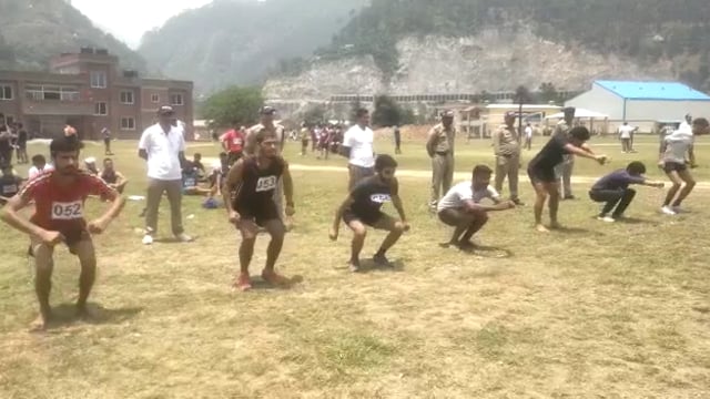 उत्तरकाशी में पुलिस आरक्षी फिजिकल परीक्षा आरम्भ
एस0पी0 उत्तरकाशी ने भर्ती प्रक्रिया का शुभारंभ किया, प्रतिभागियों कोथ