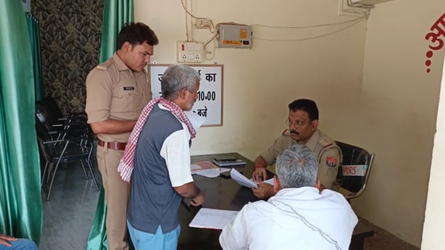 कौशांबी सराय अकिल प्रभारी निरीक्षक सुनील कुमार सिंह ने सुनी फरियादियों की फरियाद
