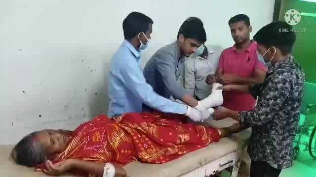 जमीनी विवाद को लेकर माँ और बेटे के साथ किया मारपीट