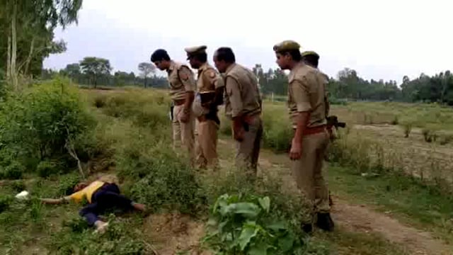 संदिग्ध परिस्थितियों में अज्ञात युवक का मेंथा आयल के खेत में पड़ा मिला शव शिनाख्त में जुटी पुलिस