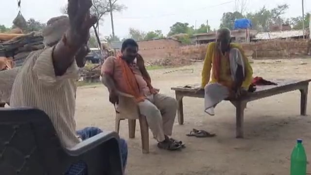 जमीन बंटवारे को लेकर पाठक पुरवा में दो लोगों के बीच हुआ विवाद लोगों द्वारा कराया गया शांत