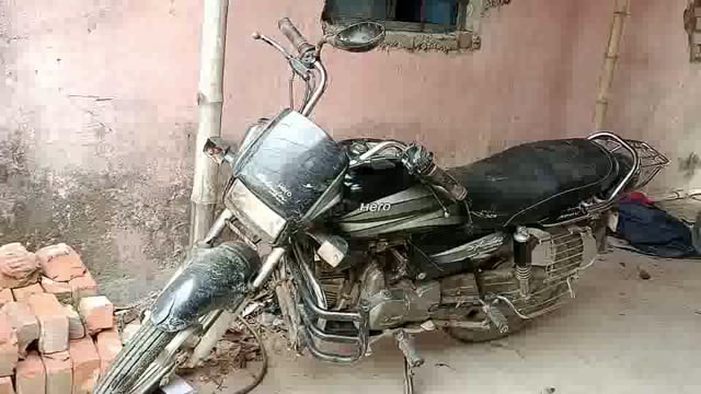 लखनपुर गांव के झारी से पुलिस ने लावारिस स्प्लेंडर प्रो बाइक की बरामद, स्टेशन डायरी में मामला दर्ज कर जांच में जुटी पुलिस