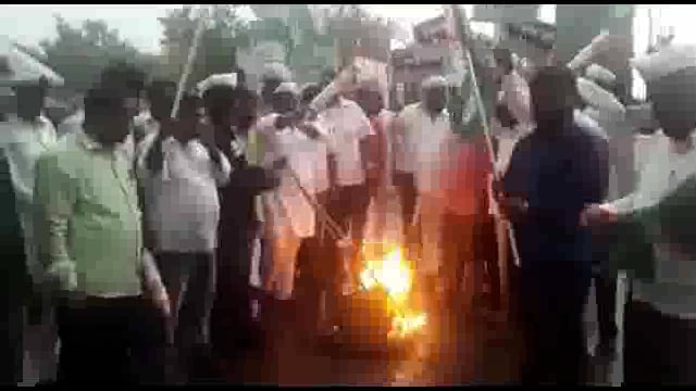 सोनिया गांधी व राहूल गांधी यांची ईडी चौकशी लागल्याप्रकरणी काँग्रेसचे छत्रपती शिवाजी महाराज चौक येथे निदर्शने