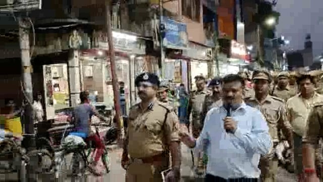 बहराइच समाज को लेकर प्रशासन हुआ अलर्ट डीएम व एसपी ने निकाला फ्लैग मार्च
#Bahraich #bahraichpolice #DMbahraich 