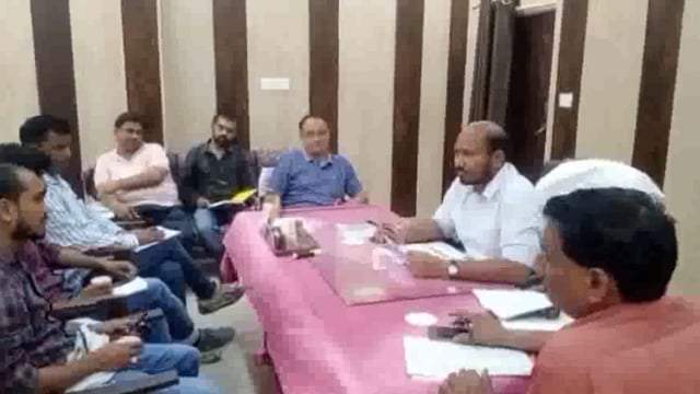 बीडीओ महोली प्रतीक सिंह ने सहायक विकास अधिकारियों के साथ की बैठक, दिए आवश्यक दिशा निर्देश...