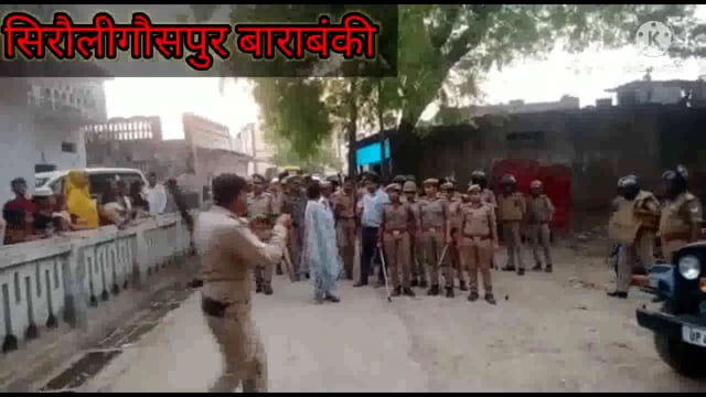 जुम्मे की नमाज को लेकर उप जिलाधिकारी प्रिया सिंह ने मैला रायगंज में निकाला फ्लैग मार्च 