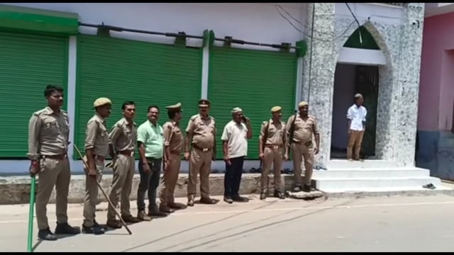 भरवारी सहित अन्य क्षेत्रो की मस्जिदों में एसपी हेमराज मीणा के निर्देशन पर तीसरी आंख की टीम कर रही है जिले में निगरानी