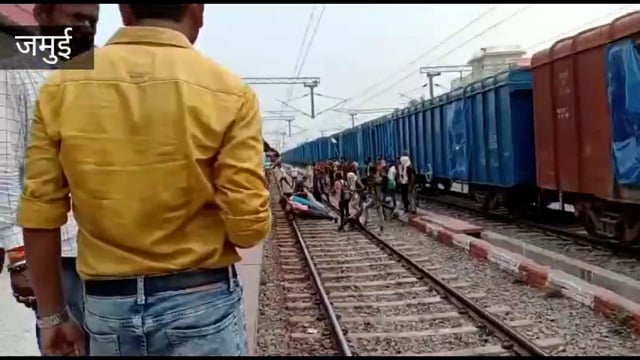 अग्नीपथ के विरोध में जमुई के युवाओं ने सड़क से लेकर रेलवे स्टेशन तक किया उग्र प्रदर्शन
#jamui #Agnipath