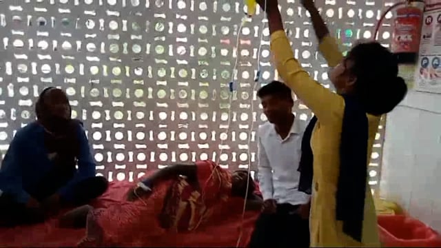 गोरगामा हरिजन टोला प्राथमिक विद्यालय की रसोइया को सांप ने डसा रेफरल अस्पताल में किया गया प्राथमिक उपचार