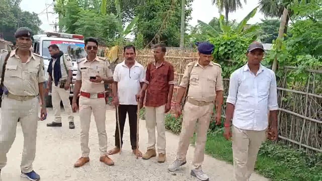 शराबबंदी को लेकर हसनगंज पुलिस ने प्रखंड के बैरगाछी,बलुआ सहित कई ऐसे ठिकानों पर चलाया शराब को लेकर सघन छापेमारी अभियान