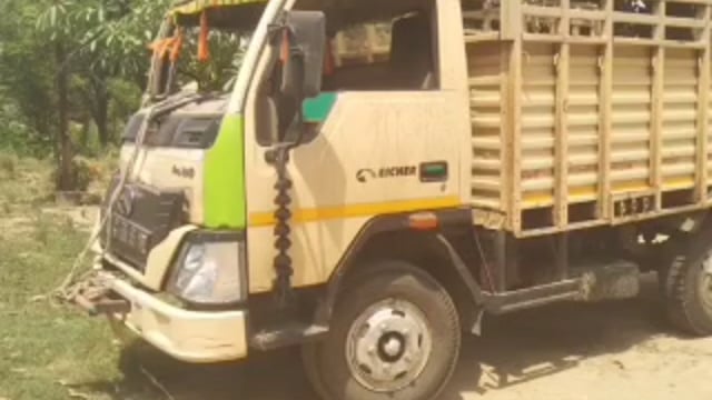 गोण्डा वजीरगंज के डुमरियाडीह बाजार में पिकप और मोटरसाइकिल आमने सामने जोरदार टक्कर दो की मौके पर मौत एक गंभीर रूप से घायल