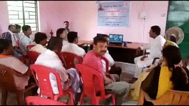 मोरसंडा मनरेगा भवन में सभी जनप्रतिनिधियों का उन्मुखीकरण कार्यक्रम के तहत लाइव प्रशिक्षण को लेकर बैठक की गई 