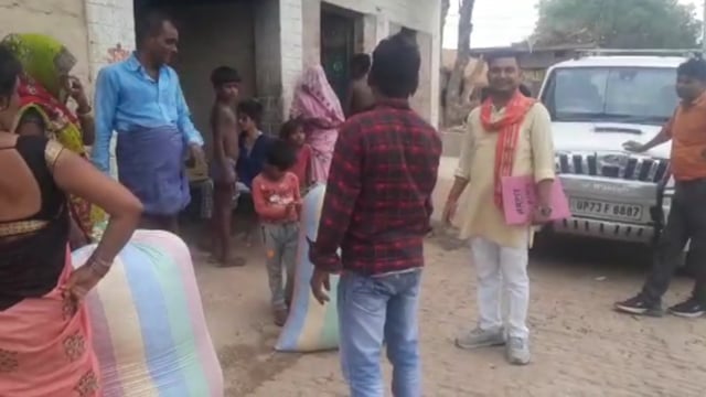 दौलतपुर कसार गांव में गौशालाओं में भूसे की किल्लत को देखते हुए ग्राम प्रधान ने अभियान चलाकर भूसा किया एकत्रित