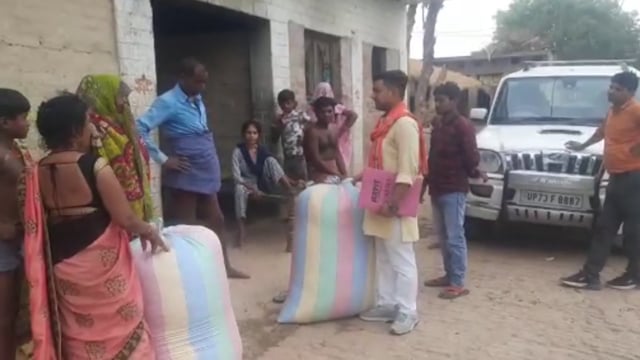 दौलतपुर कसार गांव में गौशालाओं में भूसे की किल्लत को देखते हुए ग्राम प्रधान ने अभियान चलाकर भूसा किया एकत्रित