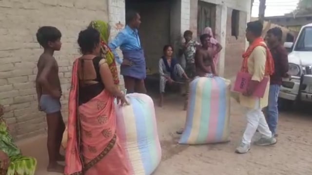 दौलतपुर कसार गांव में गौशालाओं में भूसे की किल्लत को देखते हुए ग्राम प्रधान ने अभियान चलाकर भूसा किया एकत्रित