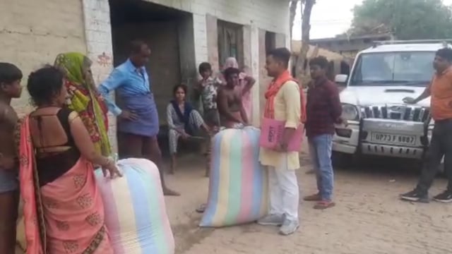दौलतपुर कसार गांव में गौशालाओं में भूसे की किल्लत को देखते हुए ग्राम प्रधान ने अभियान चलाकर भूसा किया एकत्रित