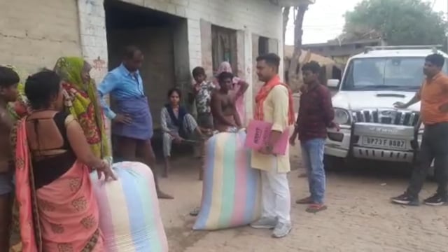 दौलतपुर कसार गांव में गौशालाओं में भूसे की किल्लत को देखते हुए ग्राम प्रधान ने अभियान चलाकर भूसा किया एकत्रित