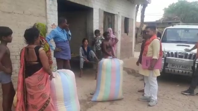 दौलतपुर कसार गांव में गौशालाओं में भूसे की किल्लत को देखते हुए ग्राम प्रधान ने अभियान चलाकर भूसा किया एकत्रित